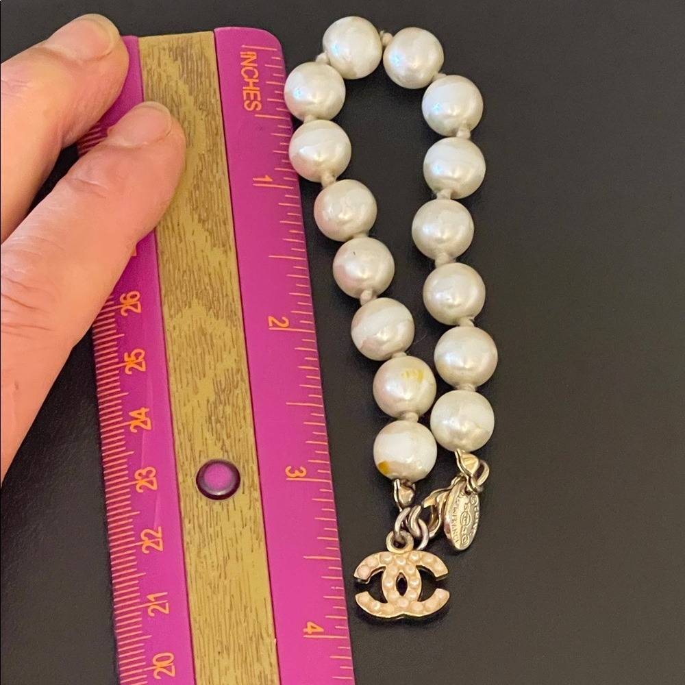 CHANEL White Pearl Bracelet with Gold light pink pearl charm Charm - Picture 10 of 11